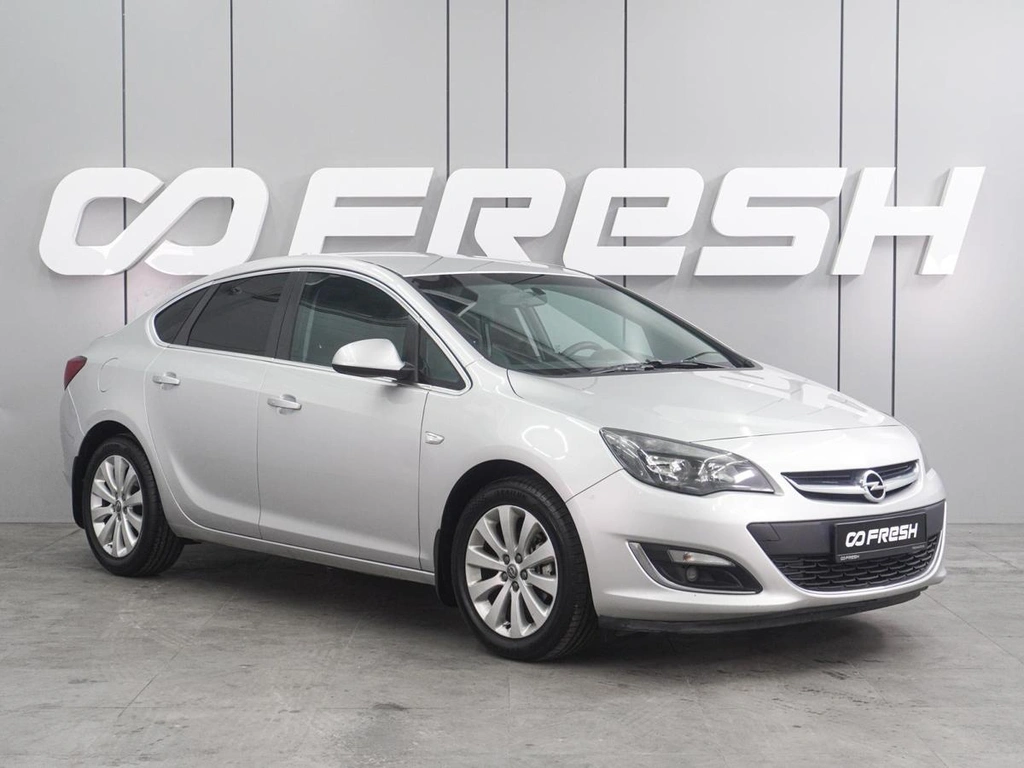 Седан Opel Astra 2014 года, 814000 рублей, Воронеж