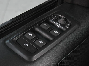 Внедорожник Land Rover Discovery 2014 года, 2119000 рублей, Аксай
