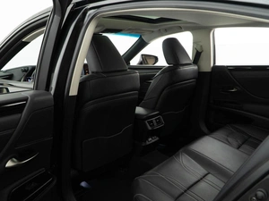 Седан Lexus ES 2020 года, 4698999 рублей, Москва