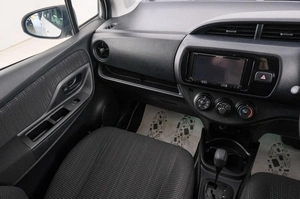 Хетчбэк Toyota Vitz 2019 года, 959000 рублей, Красноярск