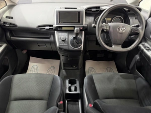 Минивэн Toyota Wish 2010 года, 1199000 рублей, Красноярск
