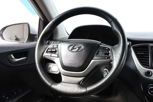 Седан Hyundai Solaris 2017 года, 999000 рублей, Новосибирск