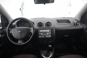 Хэтчбек Ford Fiesta 2004 года, 390000 рублей, Орёл