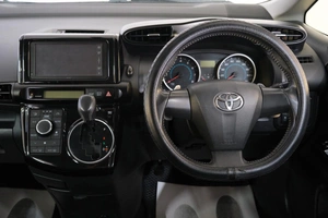 Минивэн Toyota Wish 2012 года, 1469000 рублей, Омск