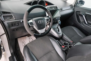 Минивэн Toyota Verso 2014 года, 1899000 рублей, Красноярск