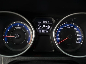 Седан Hyundai Elantra 2014 года, 860000 рублей, Омск