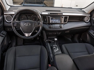 Внедорожник Toyota RAV4 2017 года, 2949000 рублей, Саратов