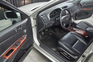 Седан Toyota Camry 2004 года, 777000 рублей, Красноярск