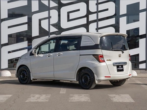 Минивэн Honda Freed 2012 года, 999000 рублей, Краснодар