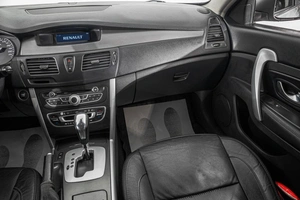 Седан Renault Latitude 2011 года, 899000 рублей, Барнаул