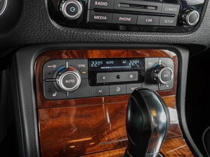 Внедорожник Volkswagen Touareg 2012 года, 1799000 рублей, Воронеж