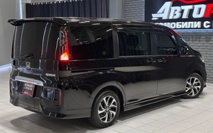 Минивэн Honda Stepwgn Spada 2018 года, 1997000 рублей, Красноярск