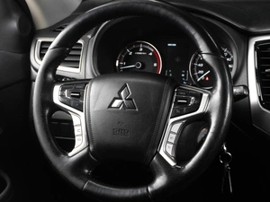 Пикап Mitsubishi L200 2019 года, 2349000 рублей, Тюмень