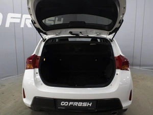 Хетчбэк Toyota Auris 2012 года, 1160000 рублей, Омск