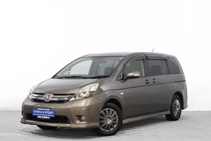 Минивэн Toyota Isis 2012 года, 1399000 рублей, Барнаул