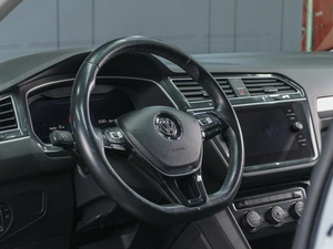 Внедорожник Volkswagen Tiguan 2018 года, 2799000 рублей, Сургут