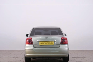 Седан Toyota Avensis 2004 года, 769000 рублей, Омск