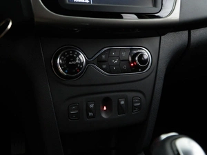 Хетчбэк Renault Sandero 2018 года, 1199444 рублей, Москва