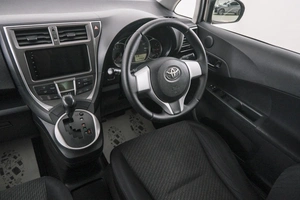 Хетчбэк Toyota Ractis 2011 года, 899000 рублей, Красноярск