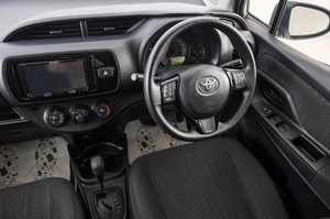 Хетчбэк Toyota Vitz 2019 года, 959000 рублей, Красноярск
