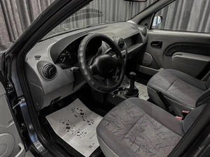 Седан Renault Logan 2006 года, 270000 рублей, Красноярск