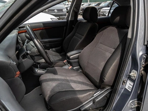 Седан Toyota Avensis 2004 года, 678000 рублей, Краснодар