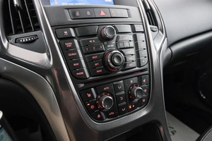 Хетчбэк Opel Astra 2011 года, 769000 рублей, Красноярск