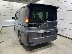 Минивэн Honda Stepwgn Spada 2021 года, 2300000 рублей, Красноярск
