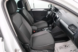 Внедорожник Volkswagen Tiguan 2017 года, 2199000 рублей, Красноярск