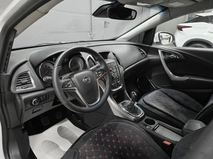 Хетчбэк Opel Astra 2010 года, 635000 рублей, Красноярск