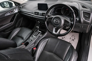 Седан Mazda Axela 2017 года, 1449000 рублей, Красноярск