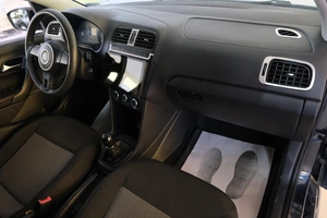 Седан Volkswagen Polo 2011 года, 829000 рублей, Омск