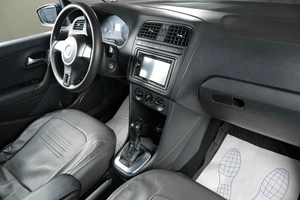 Седан Volkswagen Polo 2011 года, 899000 рублей, Тюмень