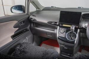 Минивэн Toyota Wish 2011 года, 1379000 рублей, Томск