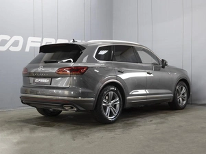 Внедорожник Volkswagen Touareg 2019 года, 5100000 рублей, Омск