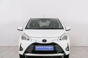 Хетчбэк Toyota Vitz 2017 года, 889000 рублей, Красноярск