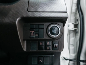 Минивэн Toyota Roomy 2021 года, 1050000 рублей, Красноярск