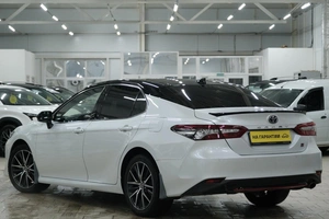 Седан Toyota Camry 2021 года, 3599000 рублей, Омск