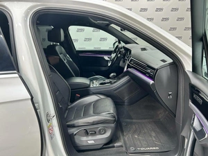 Внедорожник Volkswagen Touareg 2018 года, 3975000 рублей, Красноярск