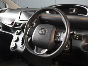 Минивэн Toyota Sienta 2019 года, 1240000 рублей, Омск