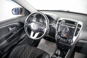 Хетчбэк Kia Ceed 2011 года, 639000 рублей, Пермь