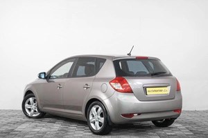 Хетчбэк Kia Ceed 2011 года, 819000 рублей, Кемерово