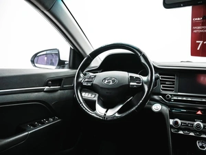 Седан Hyundai Avante 2019 года, 1600000 рублей, Красноярск