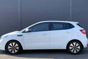 Хетчбэк Kia Rio 2014 года, 925000 рублей, Солонцы