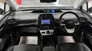Лифтбек Toyota Prius 2016 года, 1697000 рублей, Красноярск