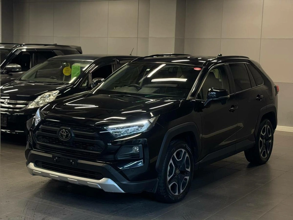 Внедорожник Toyota RAV4 2019 года, 3497000 рублей, Красноярск