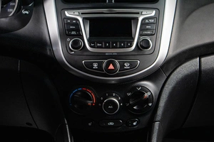 Седан Hyundai Solaris 2016 года, 939000 рублей, Сургут