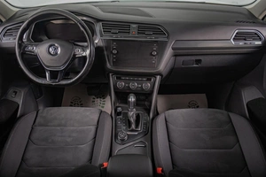 Внедорожник Volkswagen Tiguan 2018 года, 2369000 рублей, Томск