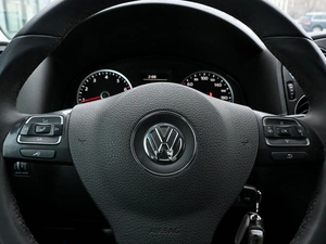 Внедорожник Volkswagen Tiguan 2015 года, 1345000 рублей, Волгоград