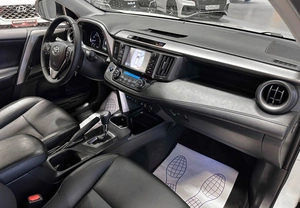 Внедорожник Toyota RAV4 2017 года, 2597000 рублей, Красноярск